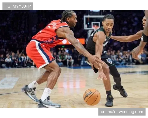 伦纳德连续44场得分20+追平快船队史纪录，对阵森林狼轰45分